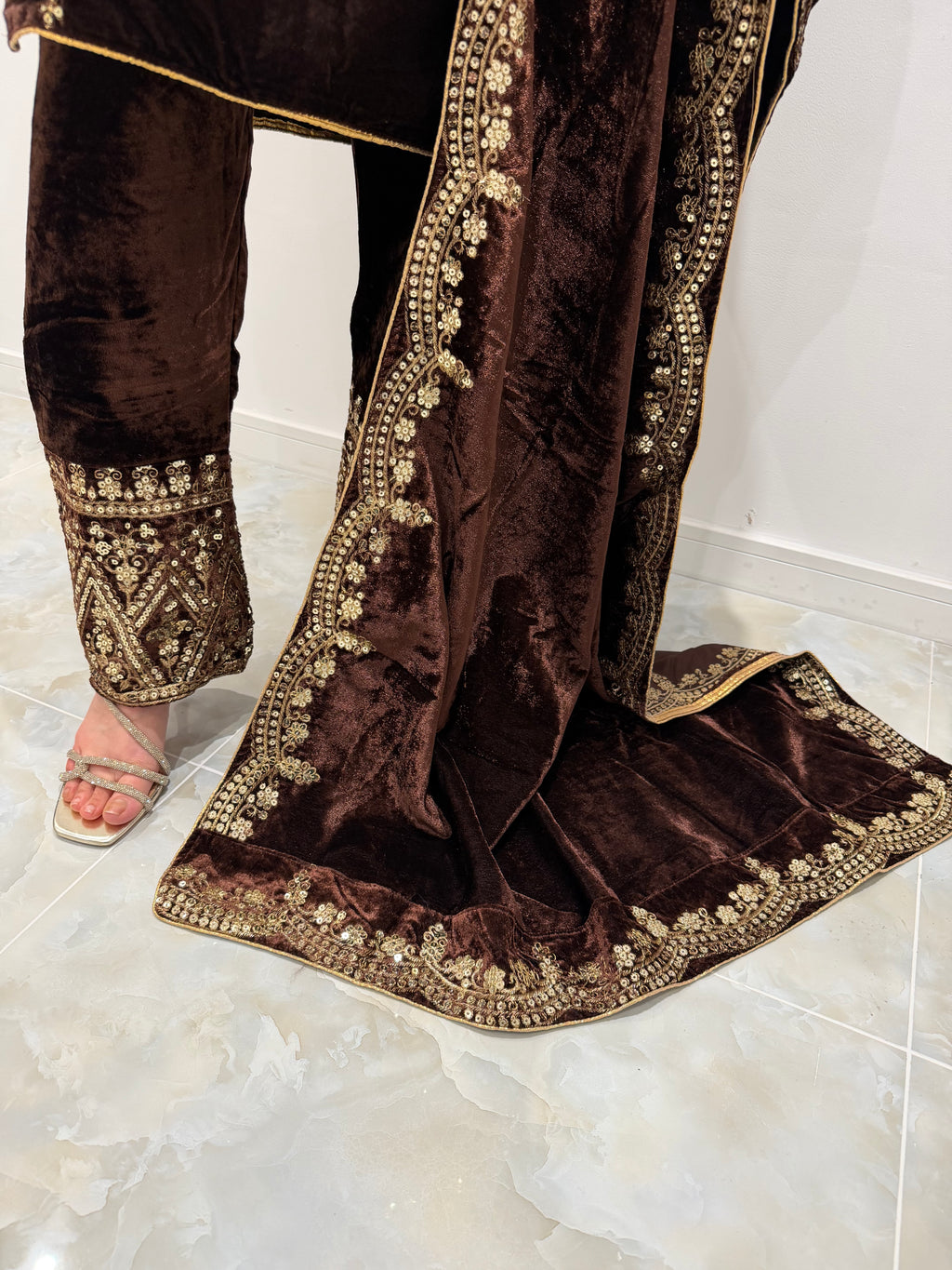 Embroidered velvet shawl suit
