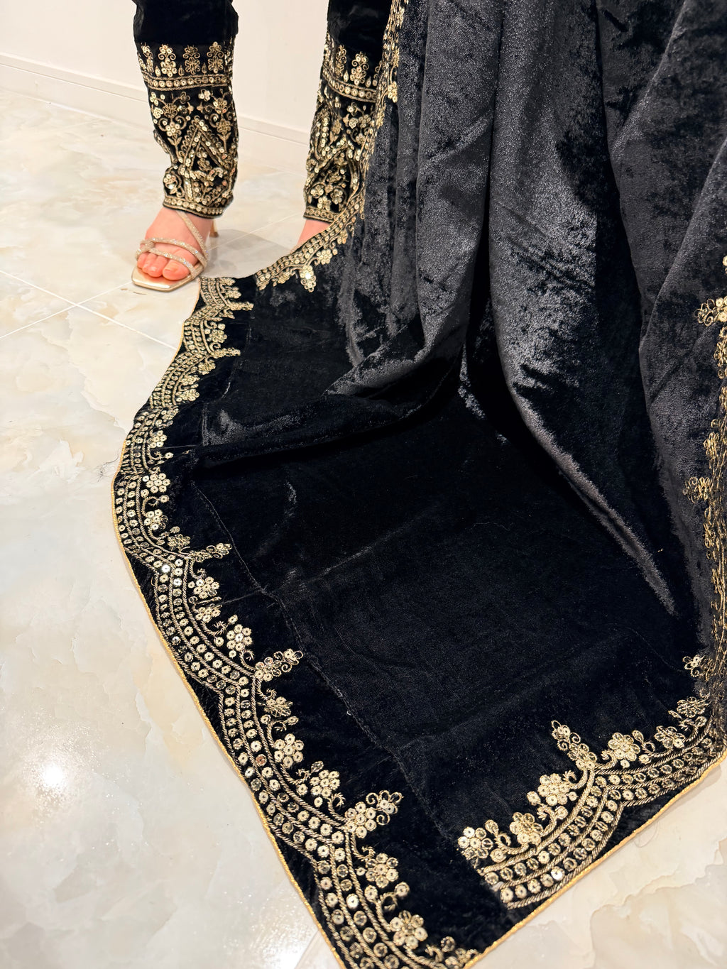 Embroidered velvet shawl suit